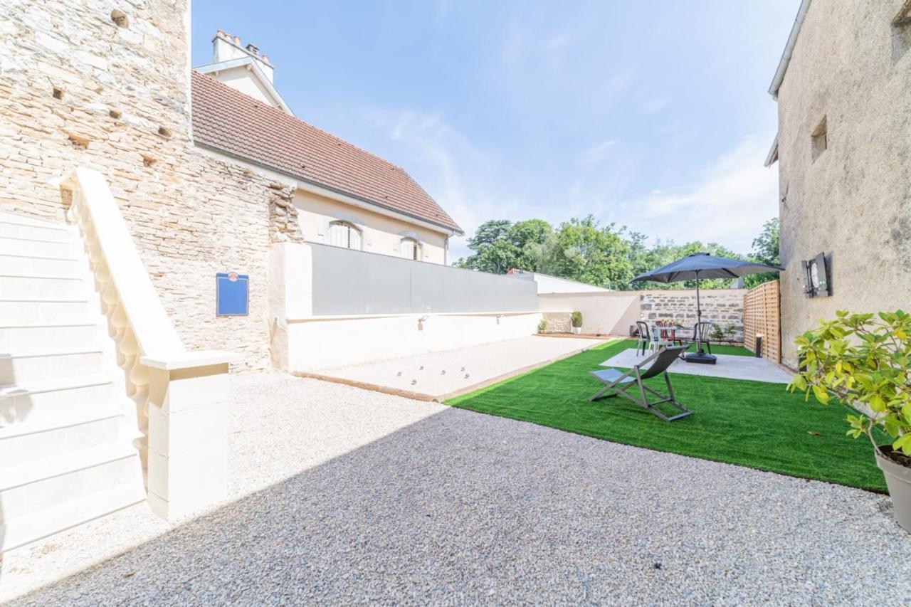 Côté Cour, 3 chambres, terrasses, jardin privé avec terrain de pétanque, cave voutée Corgoloin Exterior foto